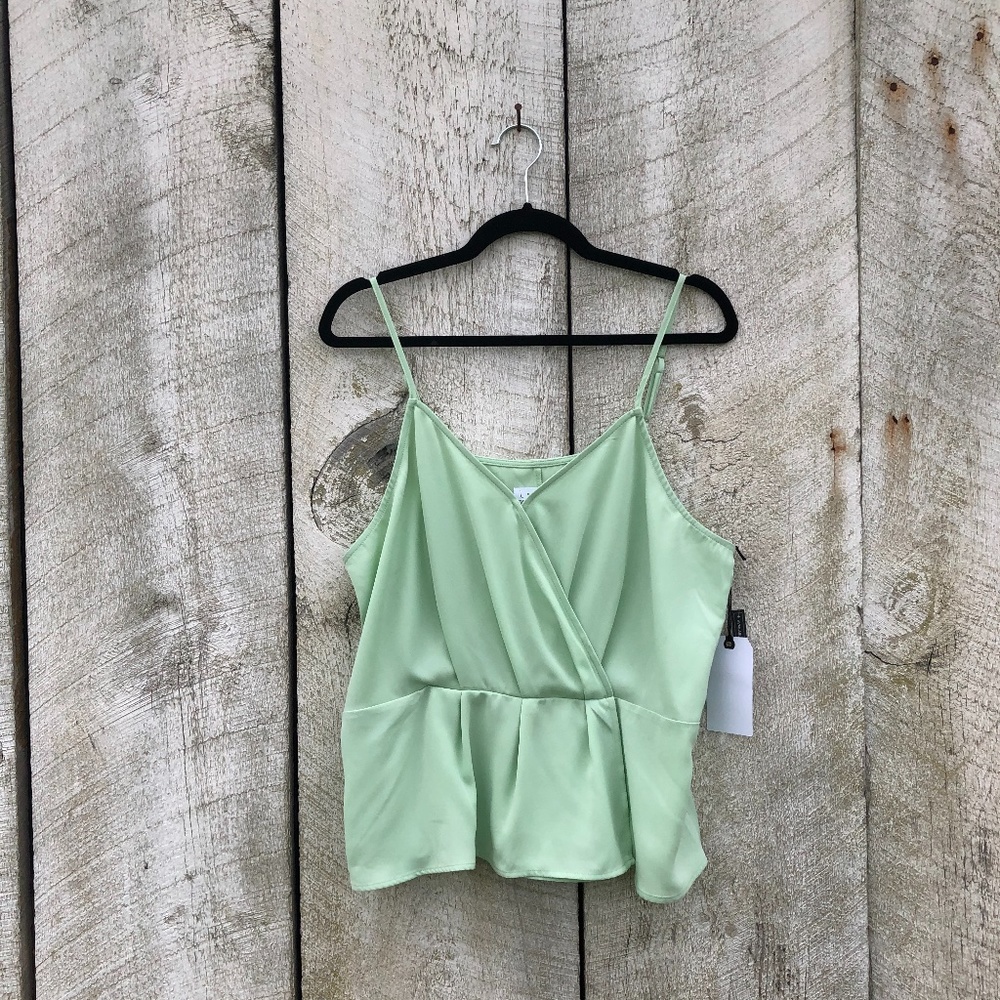 Leith | mint crisscrossed ruffle bottom tank top
